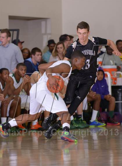 Thumbnail 3 in Palos Verdes Peninsula vs. Moreau Catholic (MaxPreps Holiday Classic) photogallery.