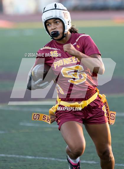 Thumbnail 2 in Buena @ Simi Valley photogallery.