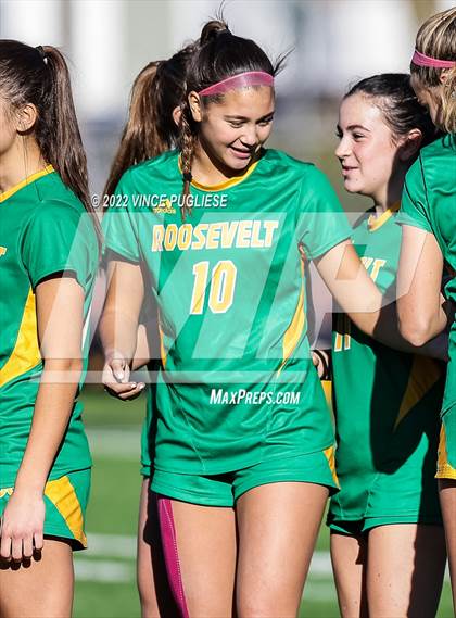 Thumbnail 1 in Seattle Prep vs. Roosevelt (WIAA 3A Semi-Final) photogallery.