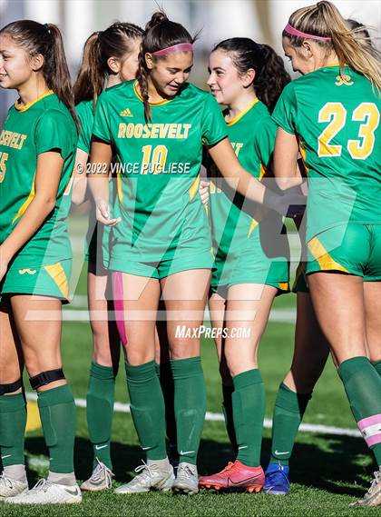 Thumbnail 3 in Seattle Prep vs. Roosevelt (WIAA 3A Semi-Final) photogallery.