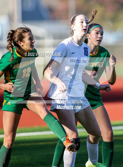 Thumbnail 2 in Seattle Prep vs. Roosevelt (WIAA 3A Semi-Final) photogallery.