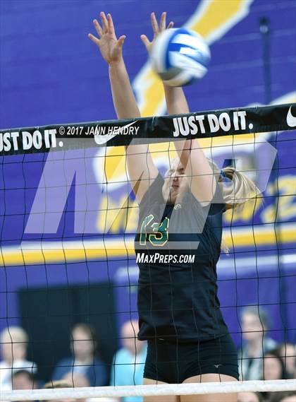 Thumbnail 1 in 'Iolani vs. Mira Costa (Durango Fall Classic) photogallery.