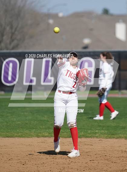 Thumbnail 3 in Belton vs. Boerne (NFCA Texas High School Leadoff Classic) photogallery.