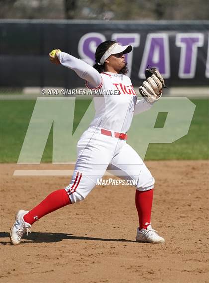 Thumbnail 2 in Belton vs. Boerne (NFCA Texas High School Leadoff Classic) photogallery.