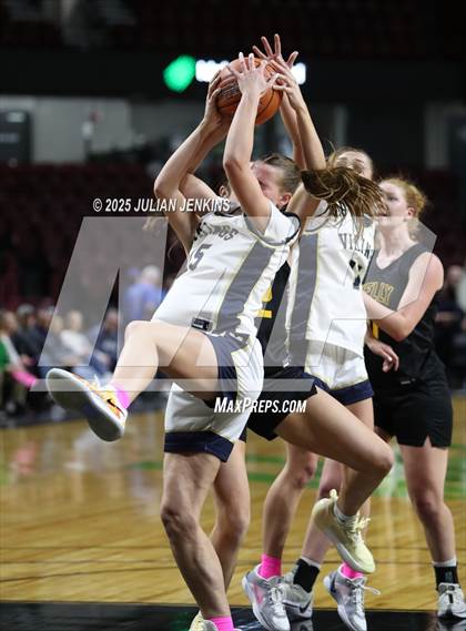 Thumbnail 3 in Middleton vs. Bishop Kelly (SIC Central Section 5A Final) photogallery.