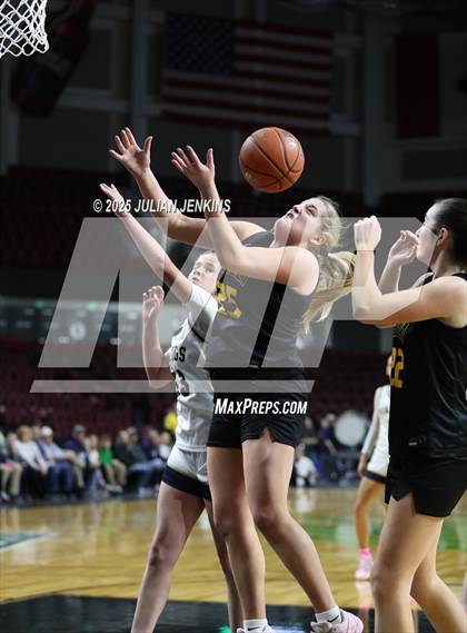 Thumbnail 2 in Middleton vs. Bishop Kelly (SIC Central Section 5A Final) photogallery.