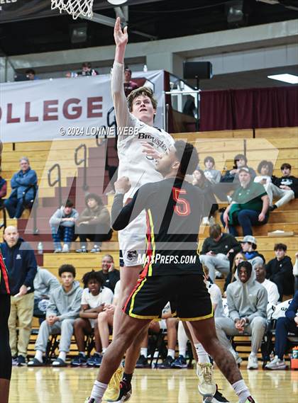Thumbnail 3 in Oak Hill Academy vs. Brewster Academy (Spalding Hoophall Classic) photogallery.