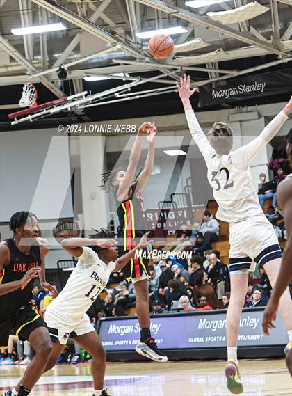 Thumbnail 3 in Oak Hill Academy vs. Brewster Academy (Spalding Hoophall Classic) photogallery.