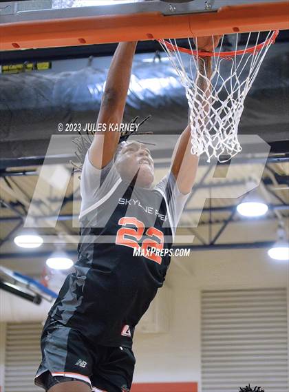 Thumbnail 2 in Skyline Prep vs Albuquerque Academy (Tarkanian Classic) photogallery.