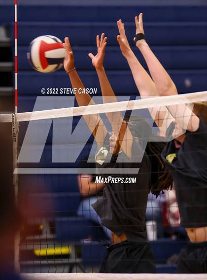Thumbnail 2 in Whitney @ Vista del Lago photogallery.