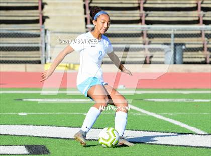 Thumbnail 2 in California vs. Clovis North photogallery.