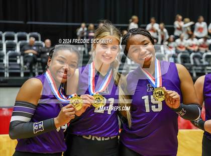 Thumbnail 2 in Neches vs. Harrold (UIL 1A Volleyball Final) photogallery.