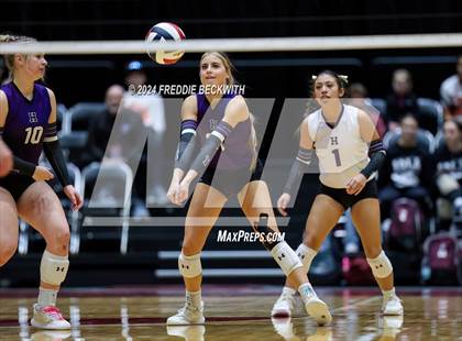 Thumbnail 1 in Neches vs. Harrold (UIL 1A Volleyball Final) photogallery.