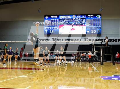 Thumbnail 1 in Neches vs. Harrold (UIL 1A Volleyball Final) photogallery.