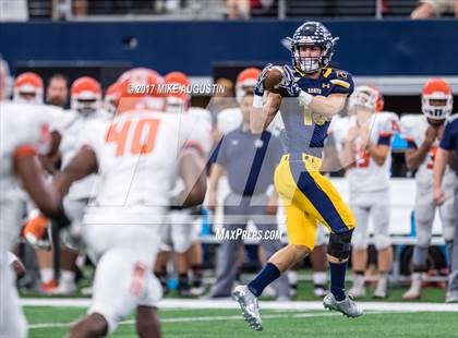 Thumbnail 2 in McKinney North vs. Highland Park (UIL 5A DI Area Playoff) photogallery.