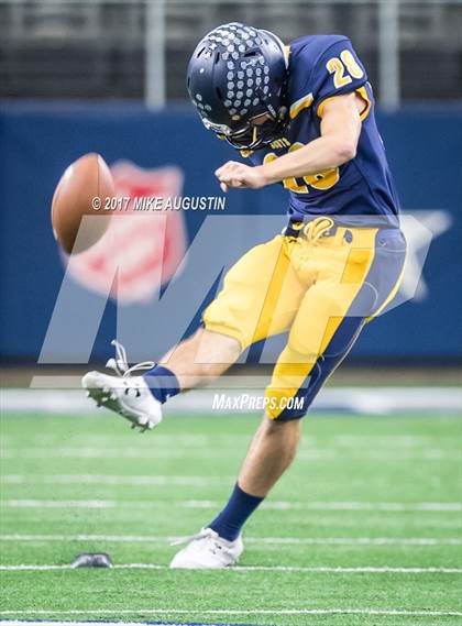 Thumbnail 2 in McKinney North vs. Highland Park (UIL 5A DI Area Playoff) photogallery.