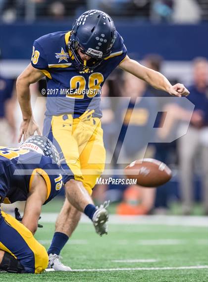 Thumbnail 3 in McKinney North vs. Highland Park (UIL 5A DI Area Playoff) photogallery.