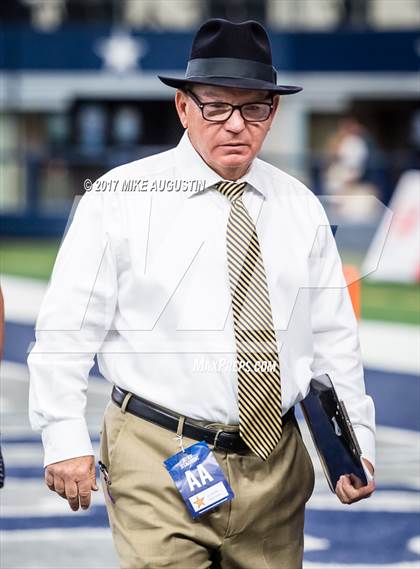 Thumbnail 2 in McKinney North vs. Highland Park (UIL 5A DI Area Playoff) photogallery.