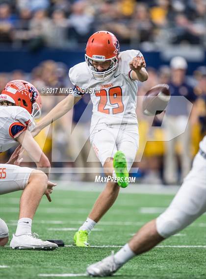 Thumbnail 2 in McKinney North vs. Highland Park (UIL 5A DI Area Playoff) photogallery.