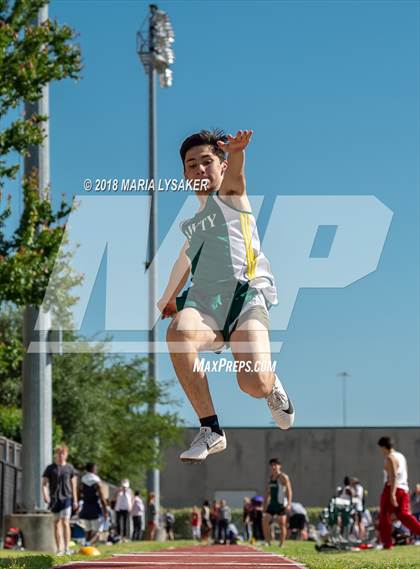 Thumbnail 3 in TAPPS 6A D3 Boys District Track & Field Championships photogallery.