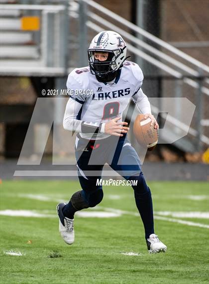 Thumbnail 1 in Dighton-Rehoboth Regional vs. Apponequet Regional photogallery.