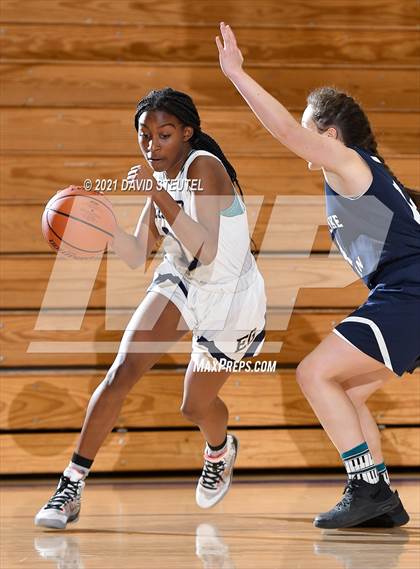 Thumbnail 1 in Forest Lake Christian vs. Elk Grove (Chavez Classic) photogallery.