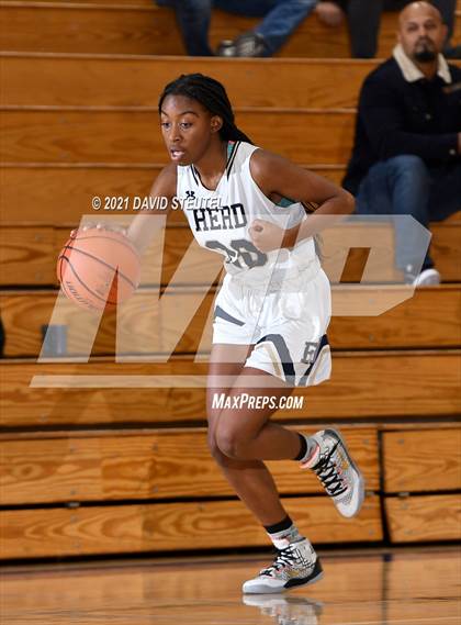 Thumbnail 1 in Forest Lake Christian vs. Elk Grove (Chavez Classic) photogallery.