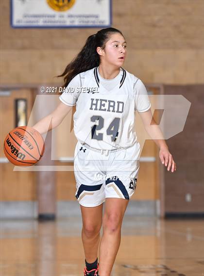 Thumbnail 1 in Forest Lake Christian vs. Elk Grove (Chavez Classic) photogallery.