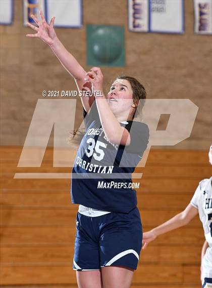 Thumbnail 3 in Forest Lake Christian vs. Elk Grove (Chavez Classic) photogallery.