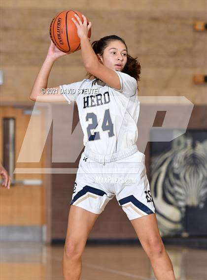 Thumbnail 2 in Forest Lake Christian vs. Elk Grove (Chavez Classic) photogallery.