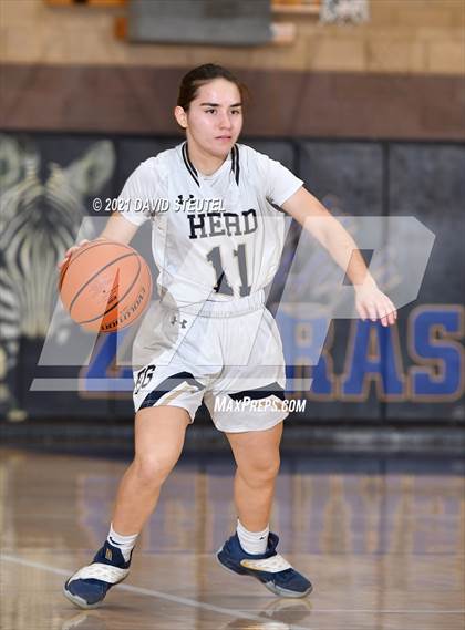 Thumbnail 2 in Forest Lake Christian vs. Elk Grove (Chavez Classic) photogallery.