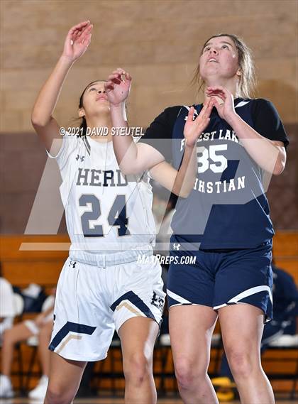 Thumbnail 2 in Forest Lake Christian vs. Elk Grove (Chavez Classic) photogallery.