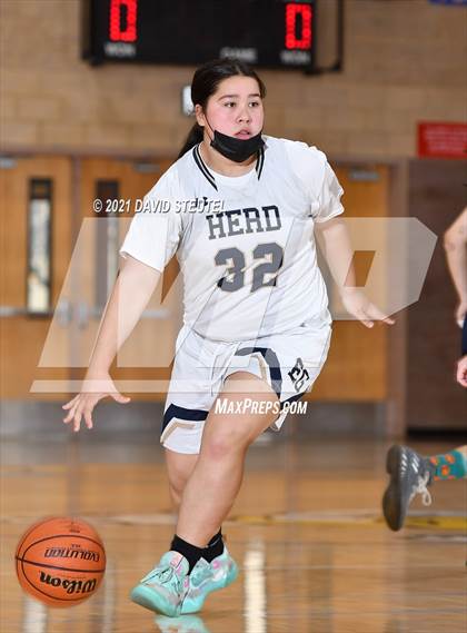Thumbnail 3 in Forest Lake Christian vs. Elk Grove (Chavez Classic) photogallery.