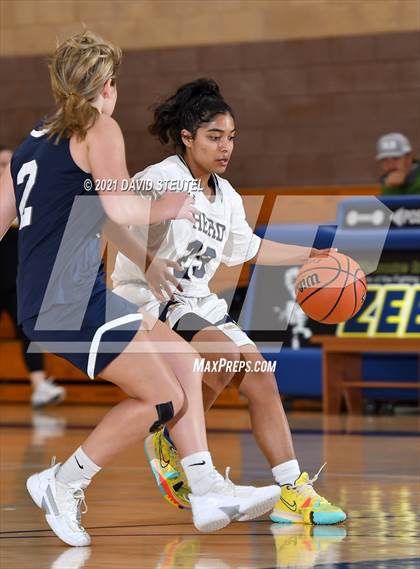 Thumbnail 2 in Forest Lake Christian vs. Elk Grove (Chavez Classic) photogallery.