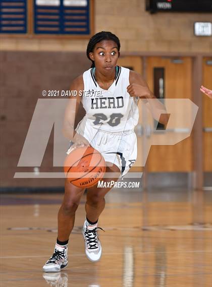 Thumbnail 3 in Forest Lake Christian vs. Elk Grove (Chavez Classic) photogallery.