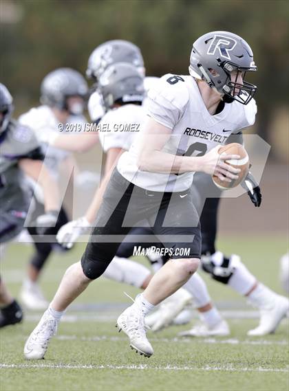 Thumbnail 3 in Roosevelt vs Discovery Canyon (CHSAA 3A Round 1 Playoff) photogallery.