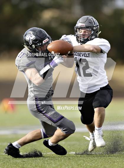 Thumbnail 3 in Roosevelt vs Discovery Canyon (CHSAA 3A Round 1 Playoff) photogallery.