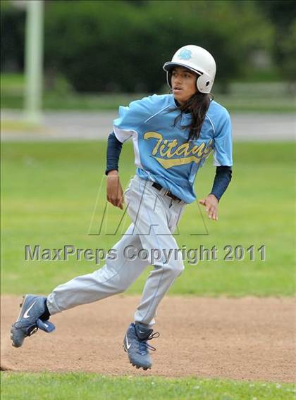 Thumbnail 1 in Burbank vs. San Juan (Land Park Easter Tournament) photogallery.
