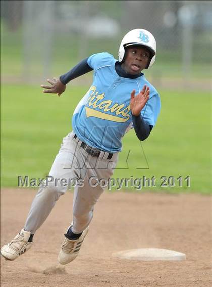 Thumbnail 3 in Burbank vs. San Juan (Land Park Easter Tournament) photogallery.