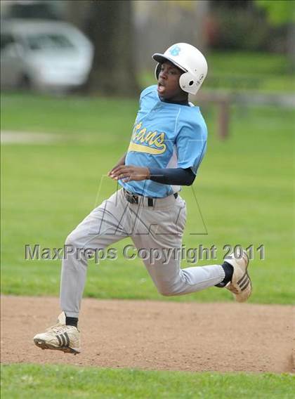 Thumbnail 2 in Burbank vs. San Juan (Land Park Easter Tournament) photogallery.