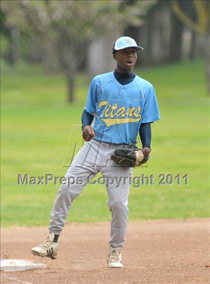 Thumbnail 1 in Burbank vs. San Juan (Land Park Easter Tournament) photogallery.