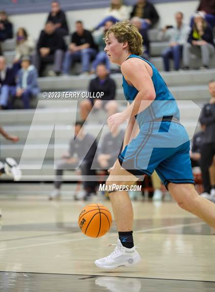 Thumbnail 3 in Farmington vs. Skyridge (Falcon Classaic) photogallery.