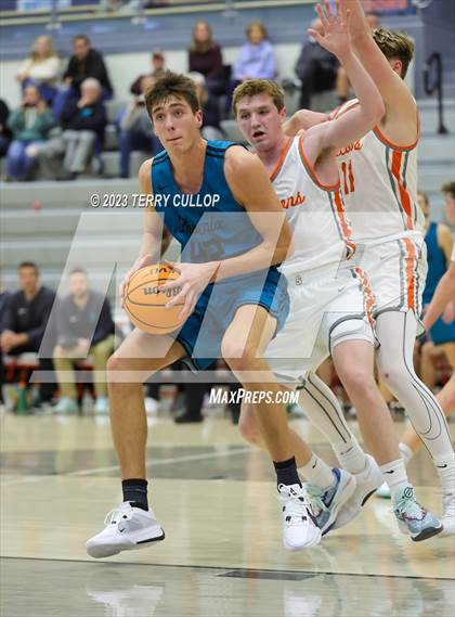 Thumbnail 2 in Farmington vs. Skyridge (Falcon Classaic) photogallery.