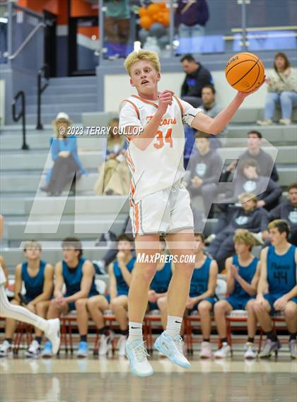 Thumbnail 2 in Farmington vs. Skyridge (Falcon Classaic) photogallery.