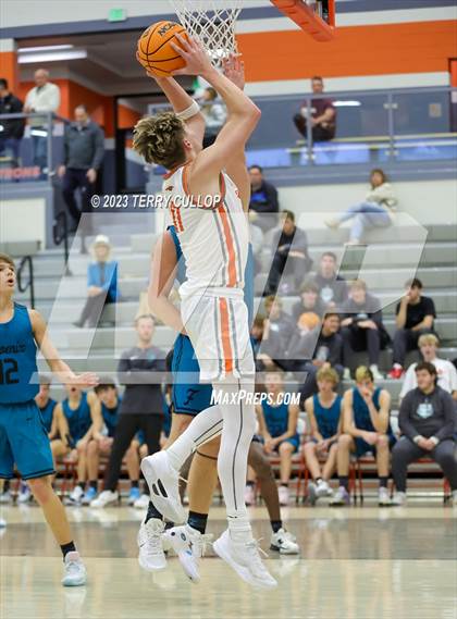 Thumbnail 3 in Farmington vs. Skyridge (Falcon Classaic) photogallery.
