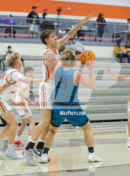 Thumbnail 3 in Farmington vs. Skyridge (Falcon Classaic) photogallery.
