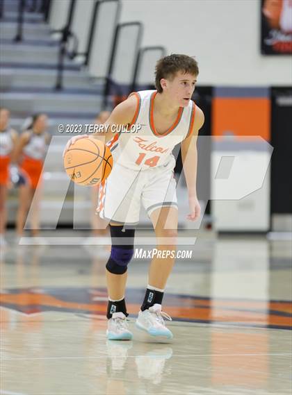 Thumbnail 3 in Farmington vs. Skyridge (Falcon Classaic) photogallery.