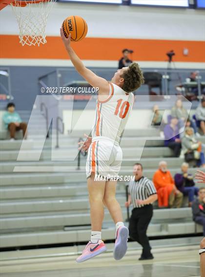 Thumbnail 3 in Farmington vs. Skyridge (Falcon Classaic) photogallery.