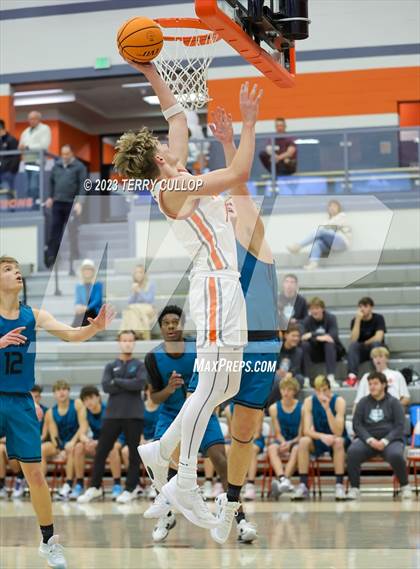 Thumbnail 3 in Farmington vs. Skyridge (Falcon Classaic) photogallery.