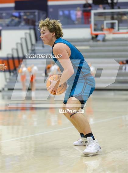 Thumbnail 3 in Farmington vs. Skyridge (Falcon Classaic) photogallery.
